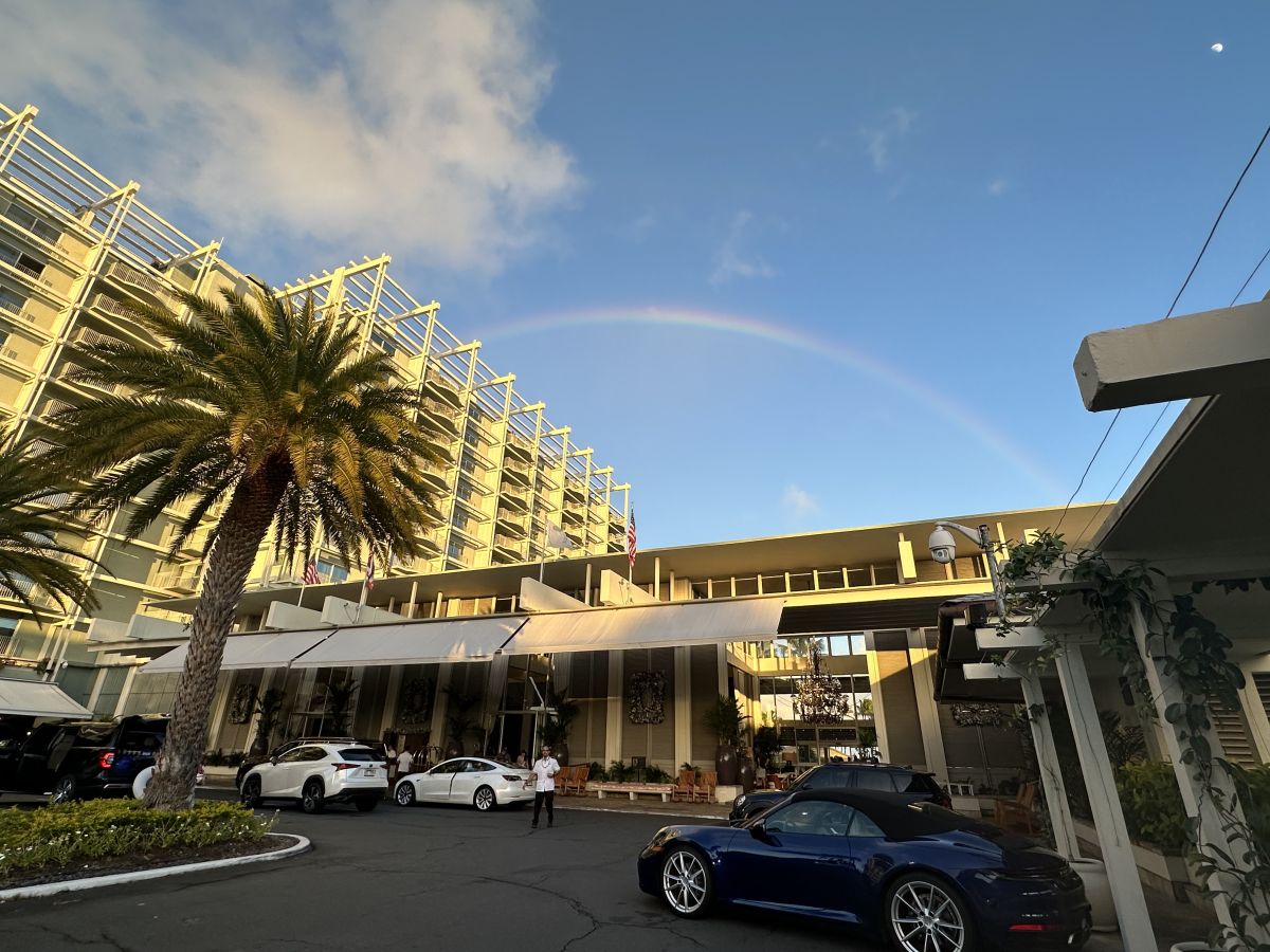 ホテル車寄せの「ダニー・カレイキニ・スクエア」