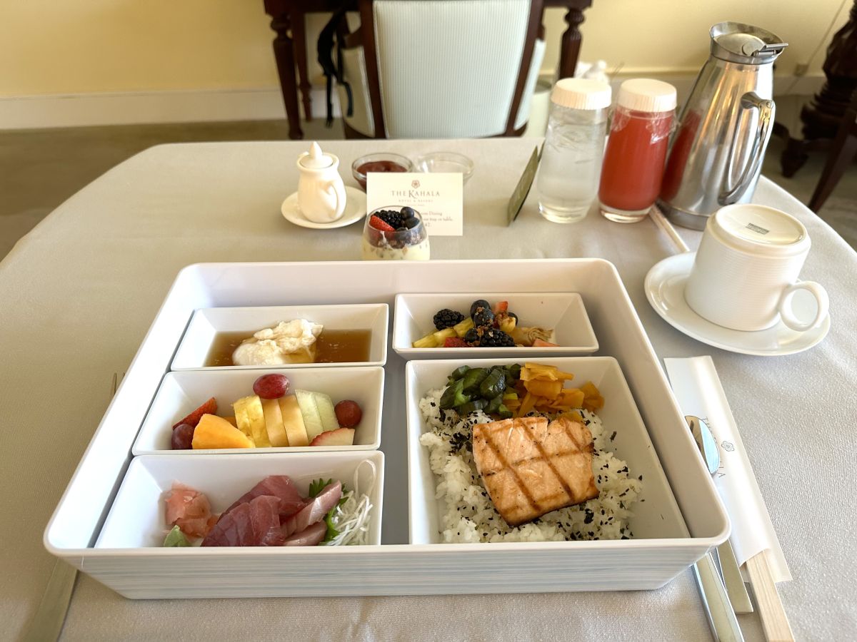 インルームダイニングをした和朝食弁当48ドル