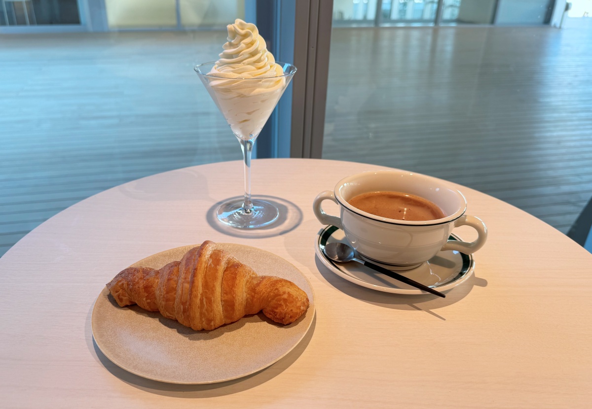 「モカ・ショコラショー」1580円 ※単品のクロワッサンは1個400円で追加可能