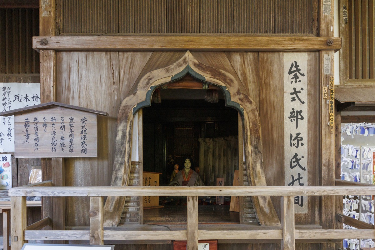 紫式部の人形※2024年3月18日午後まで修理のため観覧不可