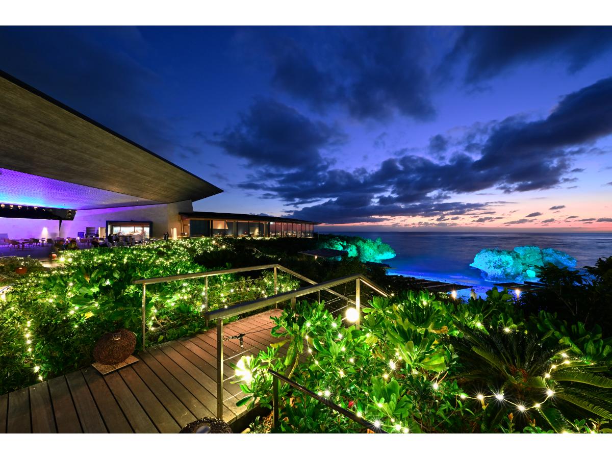 「イルミーバンタ　海辺の夜あかり」で沖縄の海が光の世界に包まれる！星野リゾート　バンタカフェで開催中！