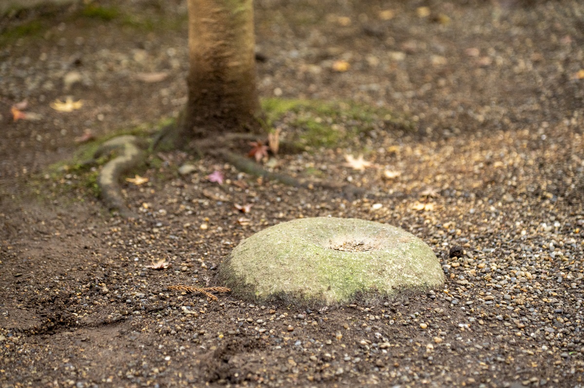 ミステリアスな霊石・要石