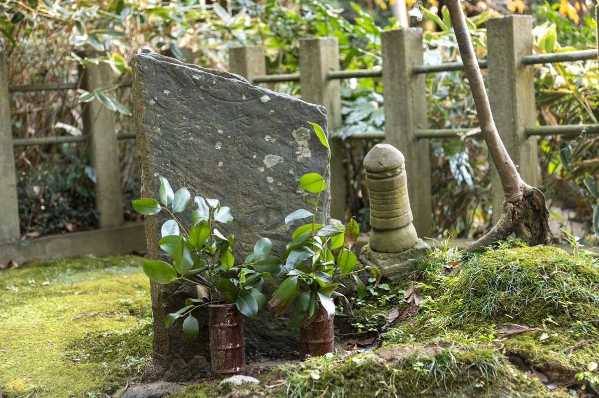 香取神宮奥宮近くにある、室町時代の剣豪・飯篠長威（いいざさちょうい）の墓所
