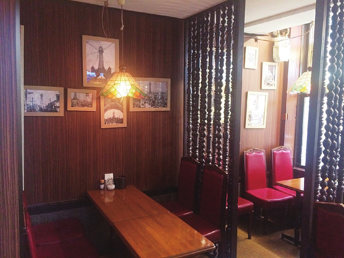 千成屋のレトロな内観