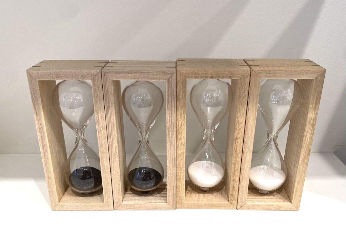 「煎茶堂東京」が推奨する茶葉の蒸らし時間1分20秒に設定された「砂時計」