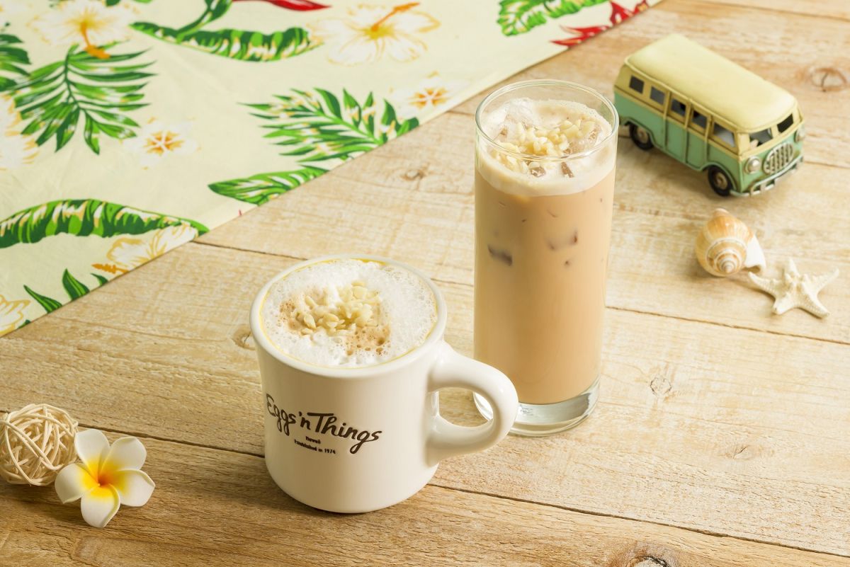 マカダミアナッツラテ [Hot or Iced]　販売価格：650円（税込715円）テイクアウト販売価格：650円（税込702円） 