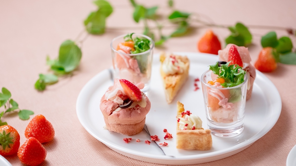 いちごをアレンジした華やかな見た目のセイボリー