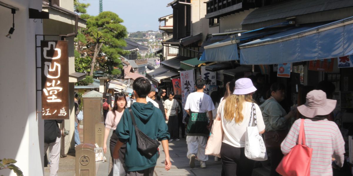 【湘南・江の島】「弁財天仲見世通り」で 新旧の名物グルメを食べ歩き