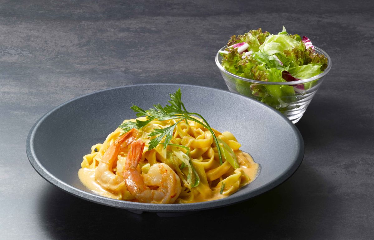 淡麺 DAN-MEN（南ターミナル2階）の「海老トマトクリームソース」1580円