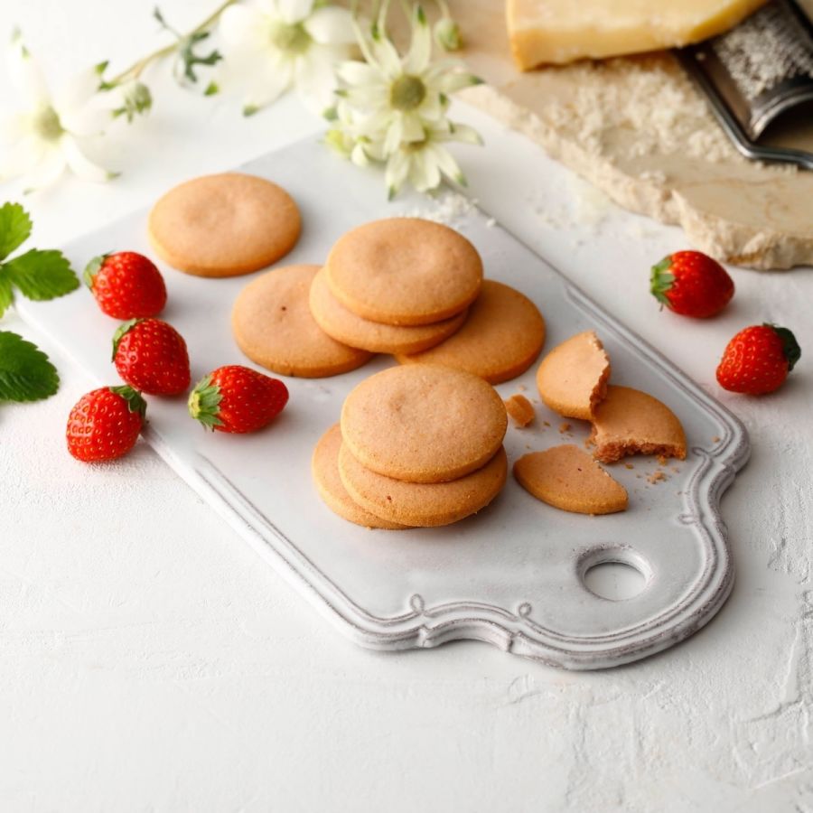 「御用邸ストロベリーチーズクッキー」2枚入 330円、8枚入 1300円