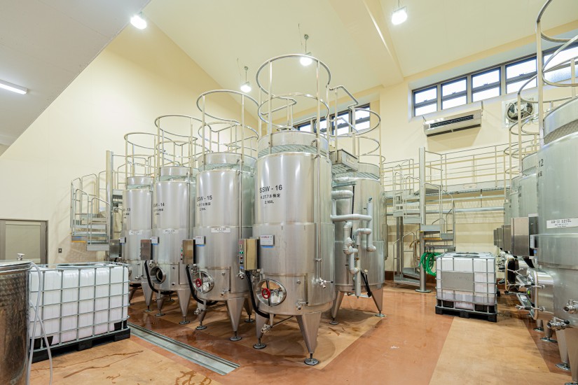 発酵タンクには足長のステンレスタンクを使用