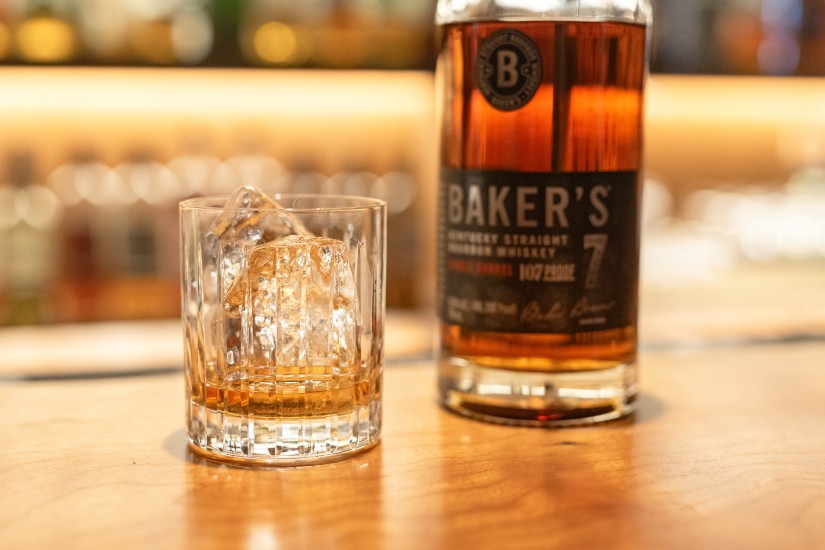 クラフトバーボン「ベイカーズ」950円は、甘い香りとスパイシーな味わいが特徴
