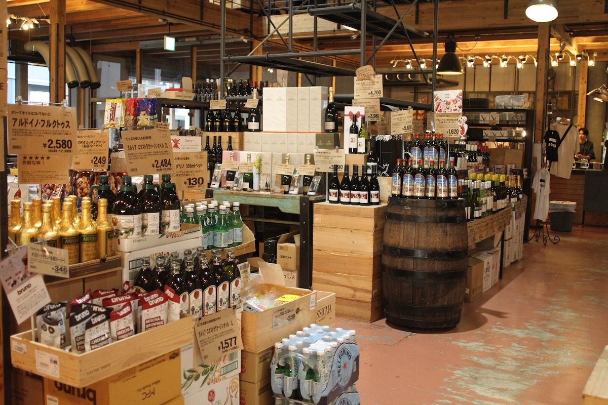 季節に合わせた商品が並ぶコーナーも