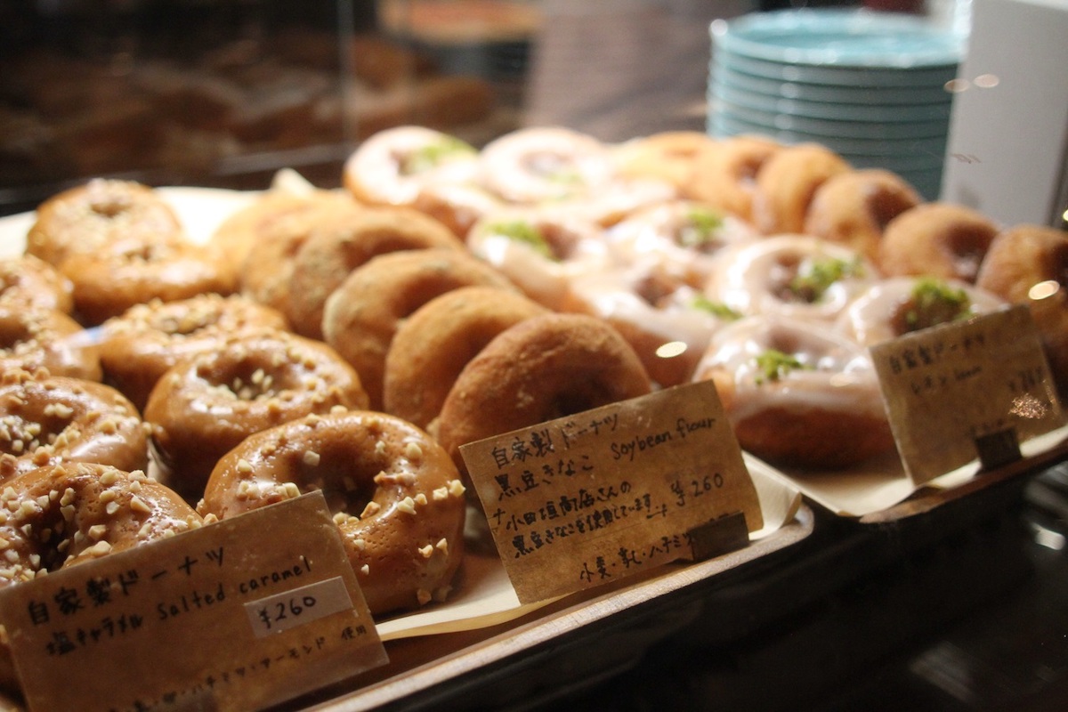 定番のプレーン以外にも季節限定のドーナツが登場する