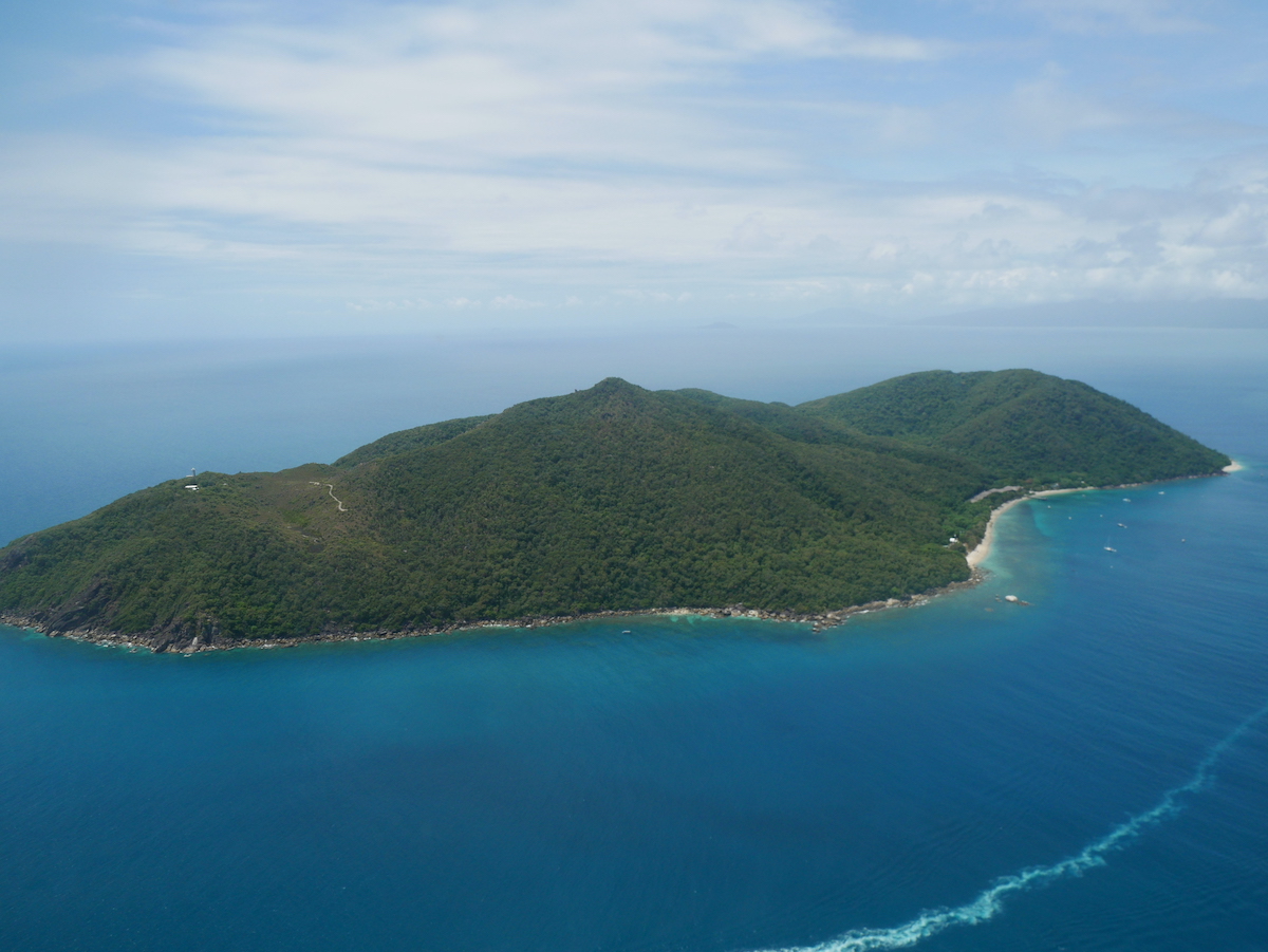 上空から見たフィッツロイ島の画像