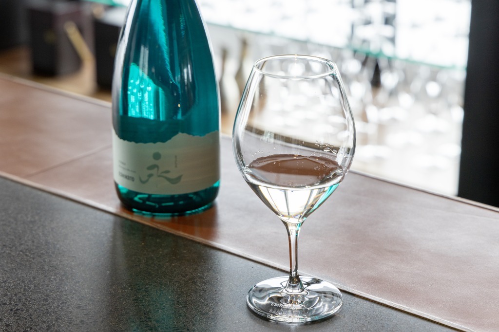 ソムリエ資格を持つスタッフと対話しながら、好みの銘柄を探してみて