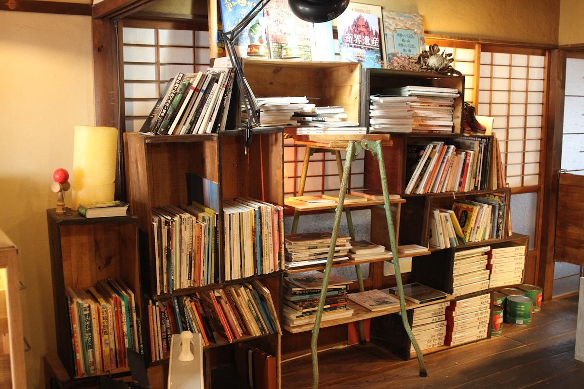 ジャンルを問わず店主が集めた本がたくさん！