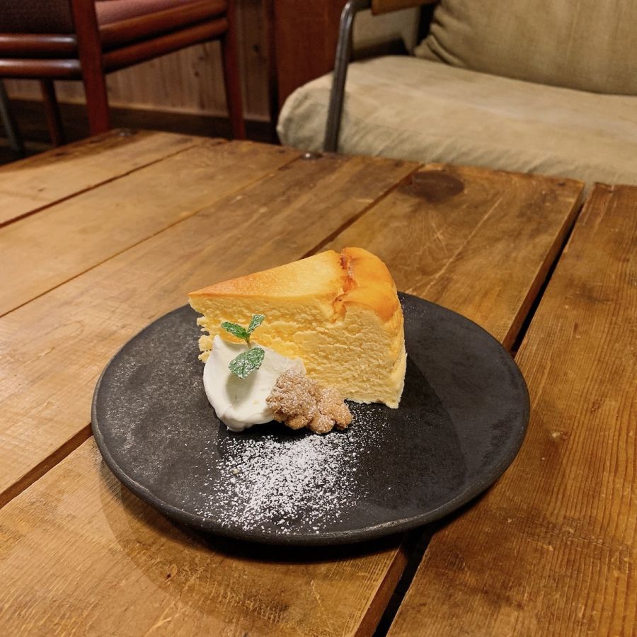 スフレチーズケーキやチョコレートケーキも人気／©カフェzuccu