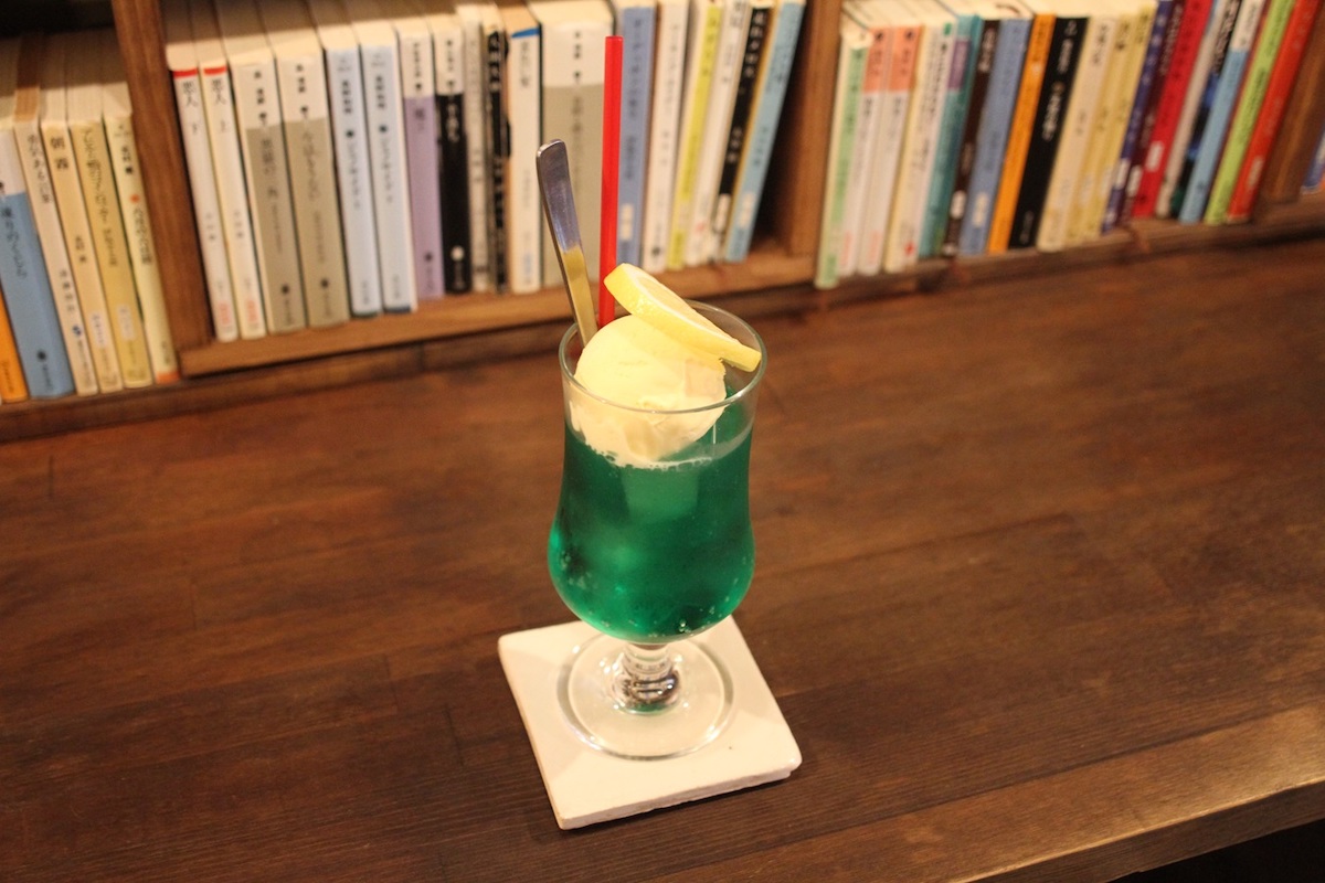 読書を楽しみながらカフェタイムを満喫するのも◎