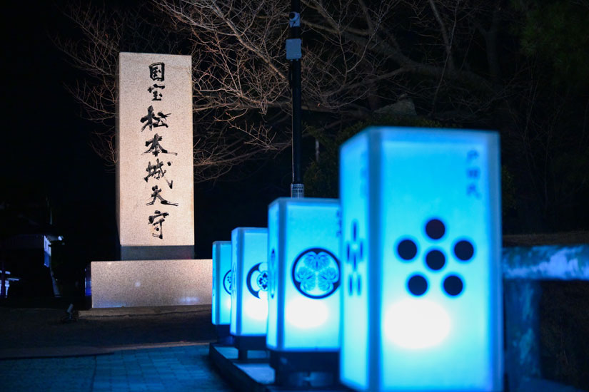 行灯は七色に変化