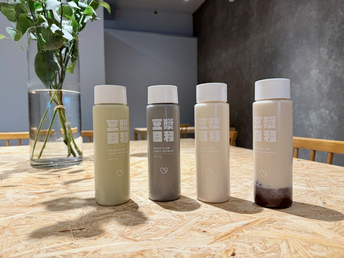 （左から）「無糖」620円、「きゅうり」、「黒ごま」、「あずき」各640円