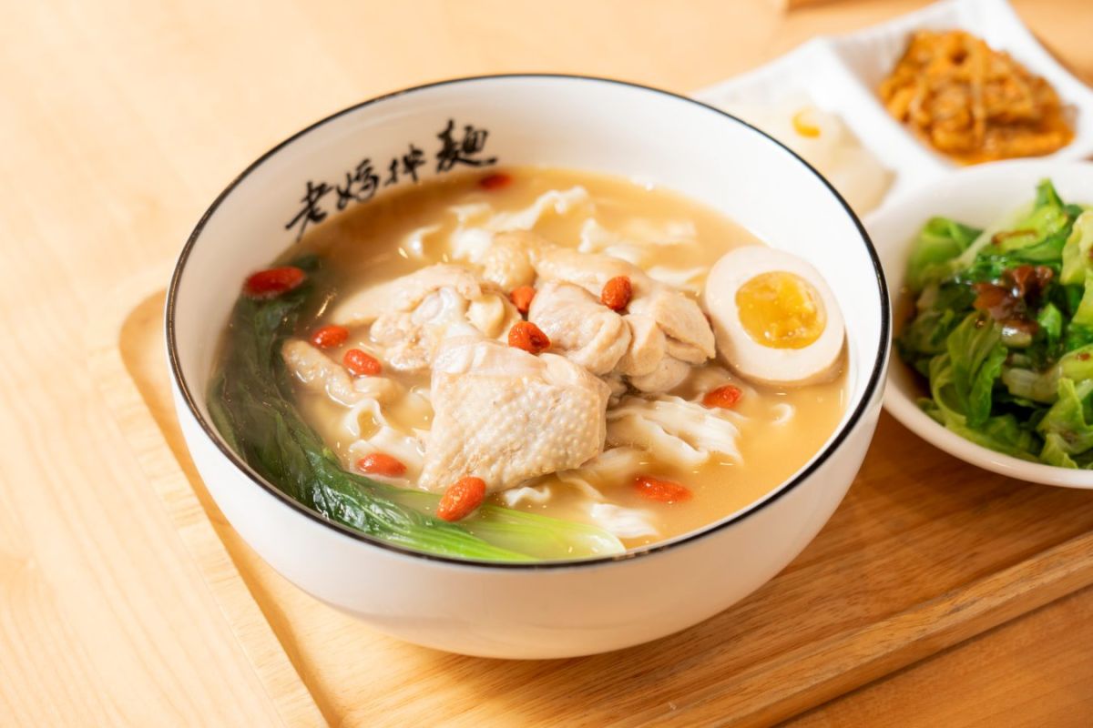 老媽拌麵　花雕雞湯麵