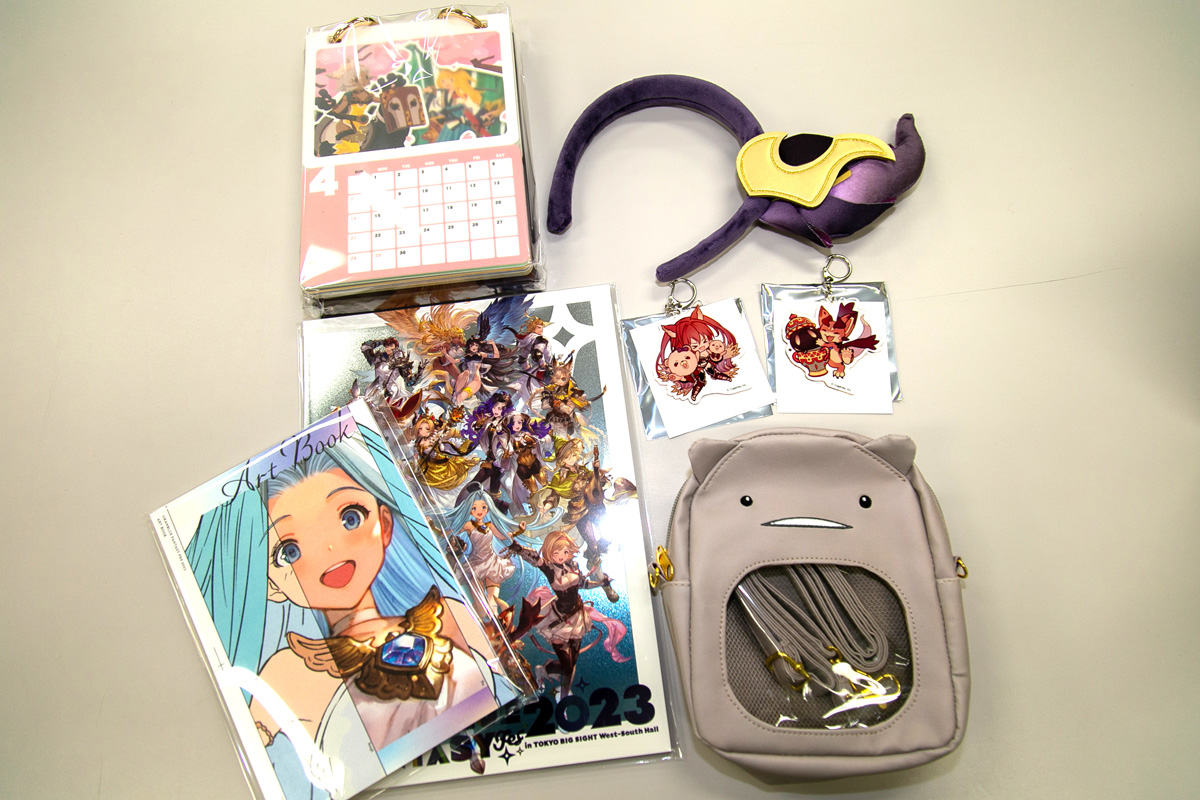 こちらが購入できたグッズ。見てください、ガレヲンバッグかわいいでしょう（写真右下）！