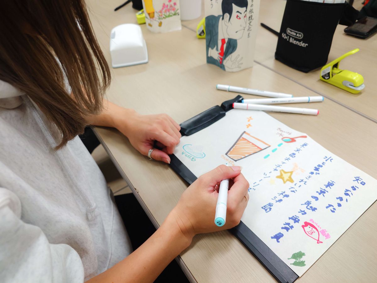 イラストやメッセージを書いていく