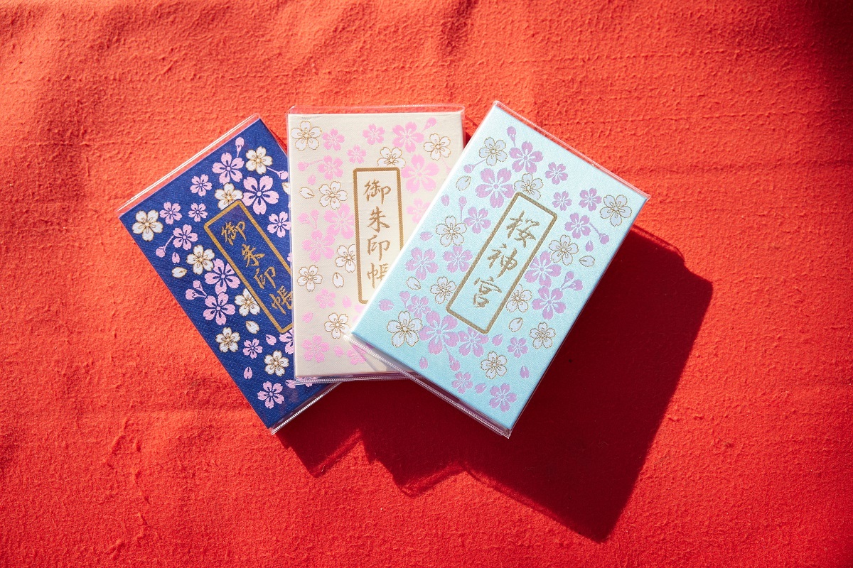 「御朱印帳」2000円