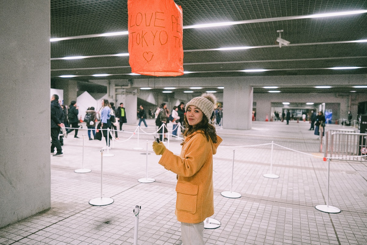 作ったランタンを持って、観覧席に移動！