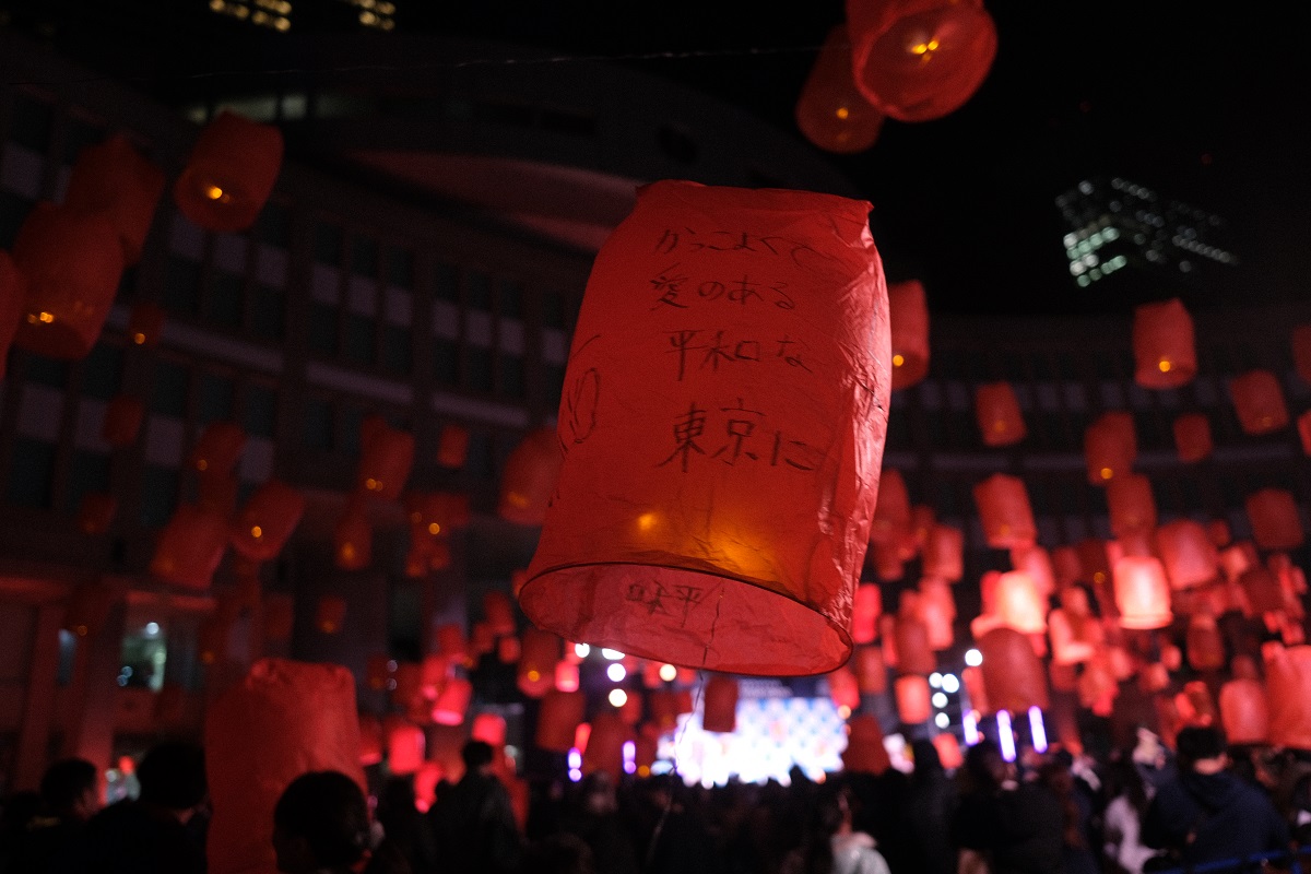 YURIEさんのメッセージ入りのランタンも空へ