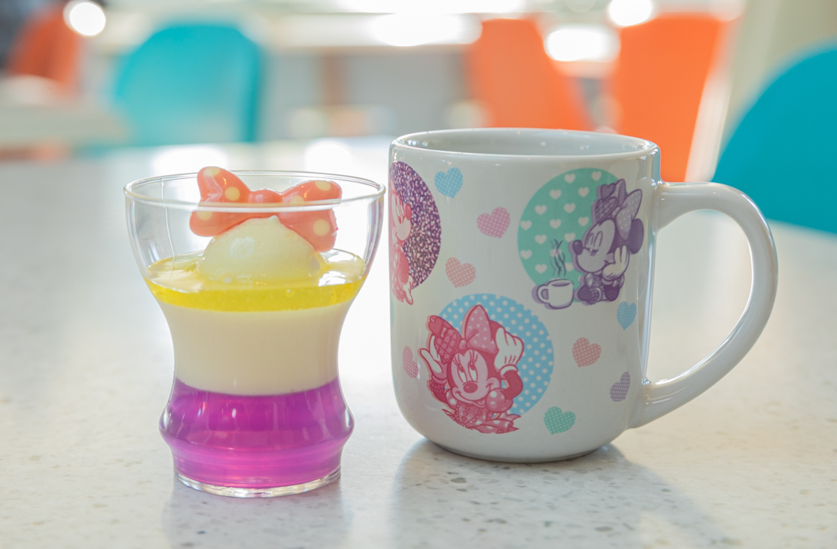 「レモンゼリー＆チーズ風味のムース」スーベニアカップ付き1100円、デザート単品は550円