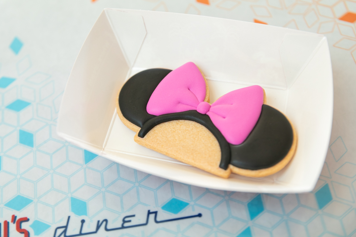 「ミニーマウスのカチューシャクッキー」1個650円　