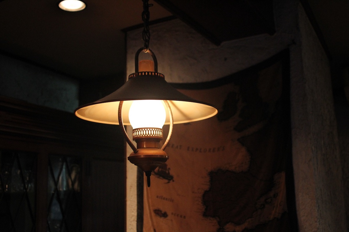前の喫茶店時代からある照明