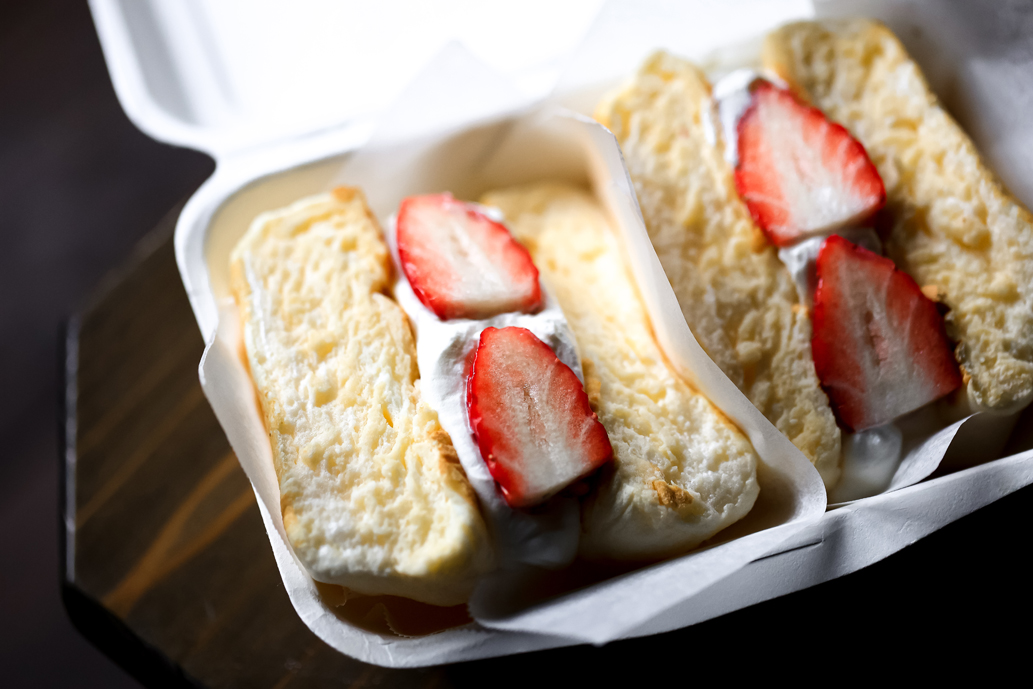 「フルーツサンドパンケーキ」1個入り750円※写真は2個