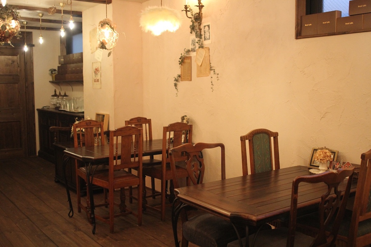 4人掛けのテーブル席もあるのでグループでの利用にもうれしい