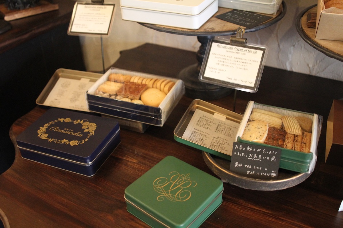 高級感のある缶に詰められた「クッキー缶」2484円〜も人気商品のひとつ