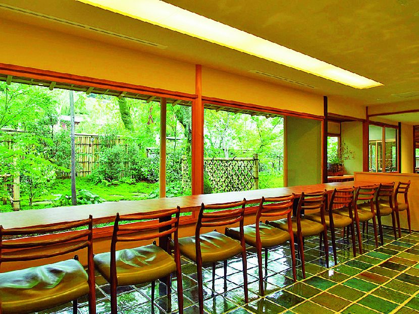 庭園一望のカウンター席