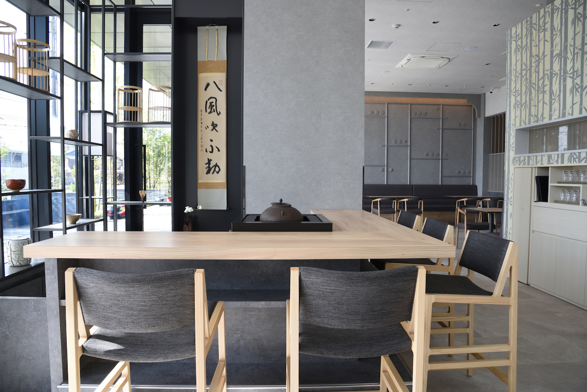 スタイリッシュな店内