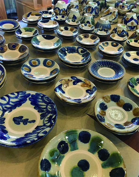 田村窯のやちむん。人に勧めたい作品を作家さんの工房から直接買い付けているそう