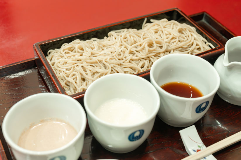 「ごくらく蕎麦」1410円。十割蕎麦(数量限定)は100円増し