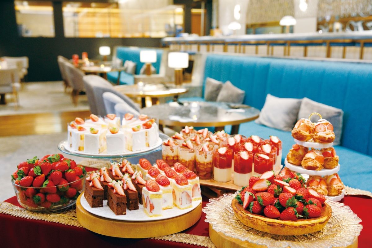 「いちごに溺れるデザートワゴン」5000円/ Pâtisserie PAROLA