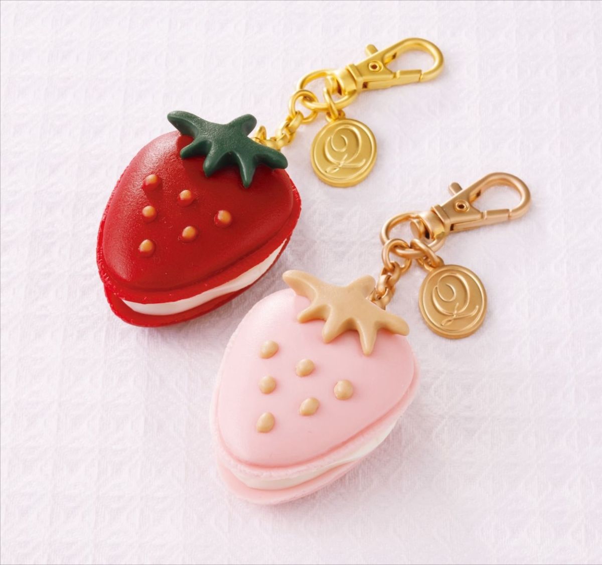 「ザ・ストロベリーマカロン バックチャーム」9350円/キューポット