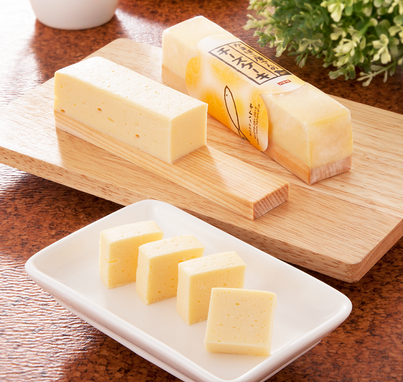「かまぼこ屋さんのチーズケーキ　3本入」1507円