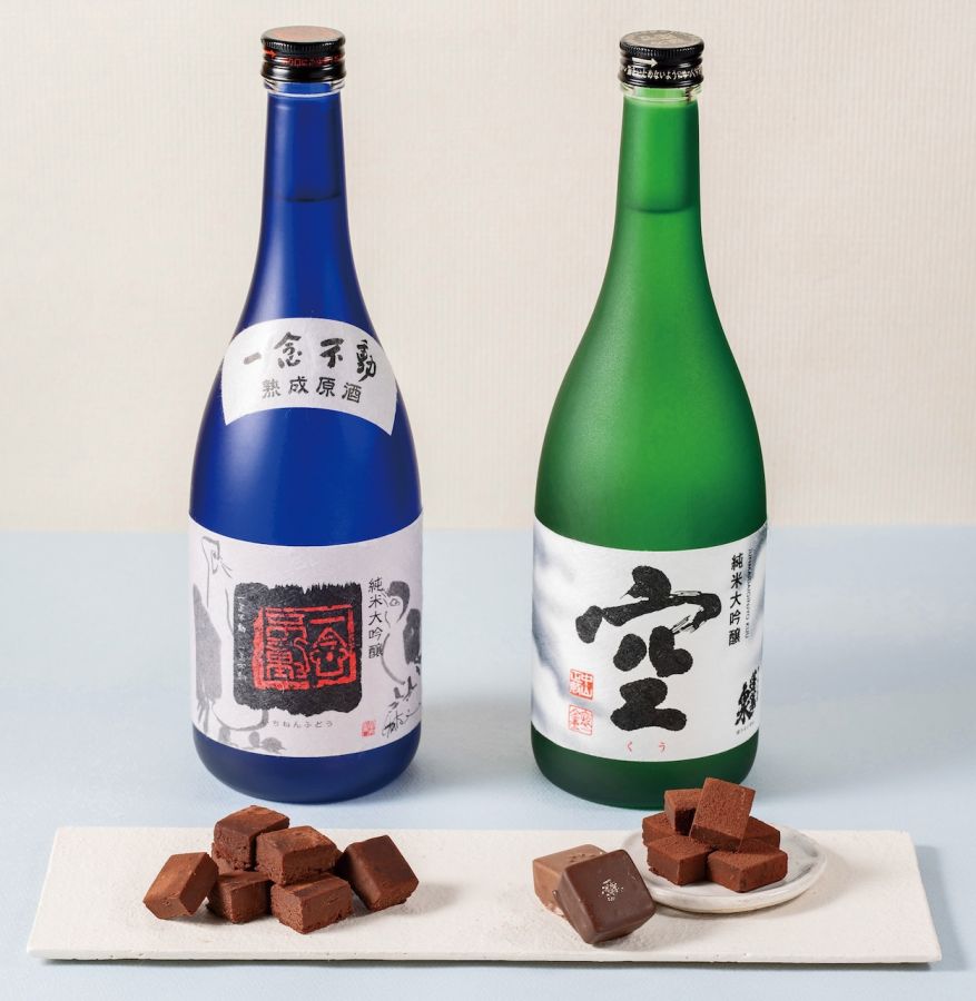 写真左から「一念不動 夢山水 45%生チョコレート（12個入り）」1944円、「蓬莱泉 空 ボンボンショコラ（6個入り）」、「蓬莱泉 空 生チョコレート（12個入り）」12個入り/メリーチョコレート てとてショコラ