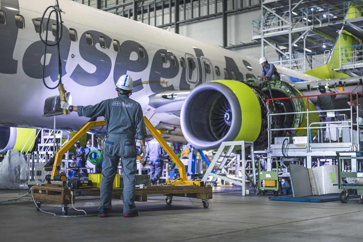 様々なエアラインの航空機や整備状況を見ることができます