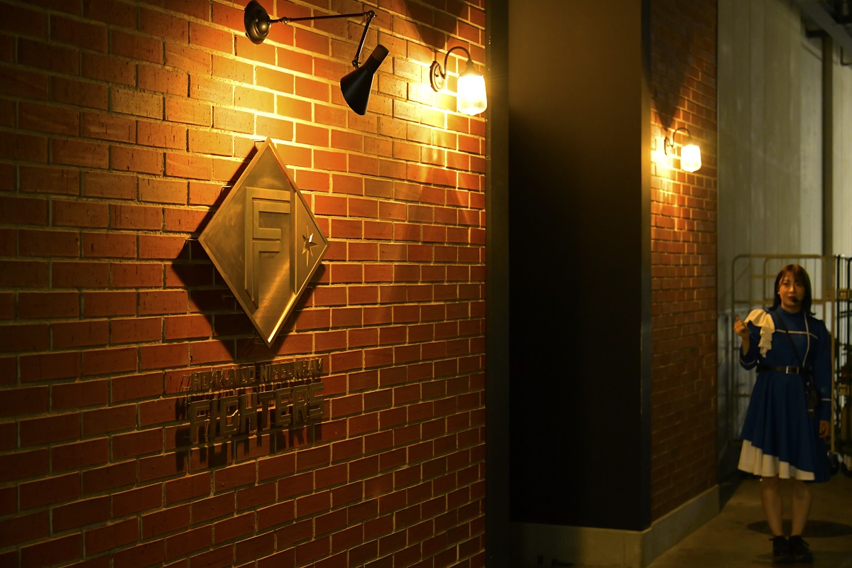 赤いレンガが特徴のホームエリア入口