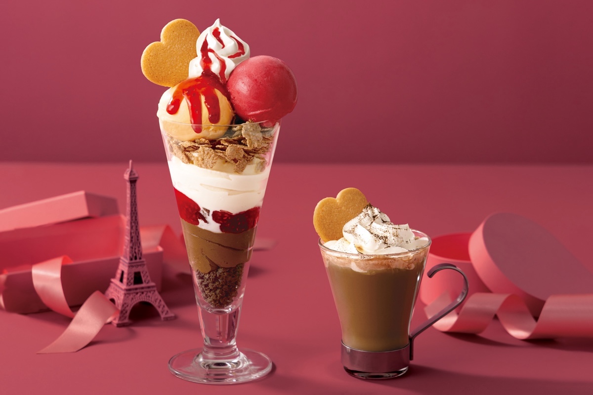 左から「ショコラ・フランボワーズパフェ」1600円、「ほうじ茶ショコラ・ショー」750円