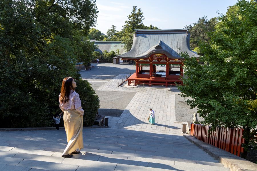 早朝の鶴岡八幡宮