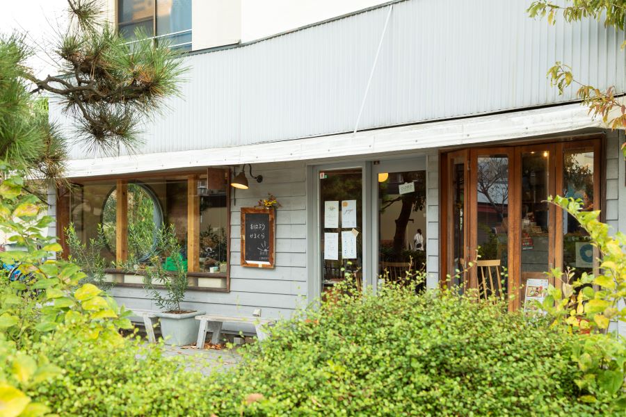 「レンバイ」の並びにある朝食専門店